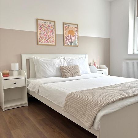 Wanderlust Home Cream, Rasnov Apt For 4, Wifi And Free Parking Eksteriør billede