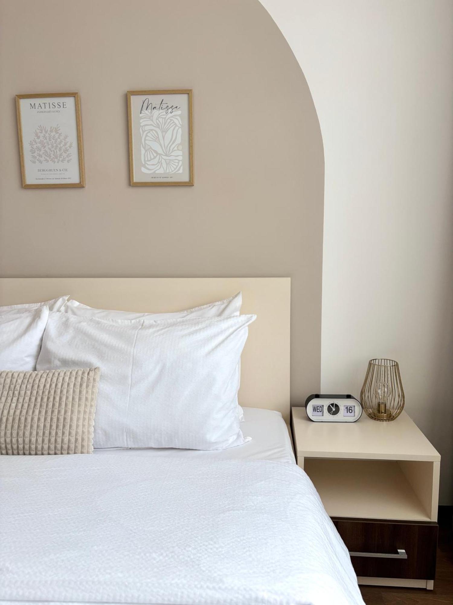 Wanderlust Home Cream, Rasnov Apt For 4, Wifi And Free Parking Eksteriør billede