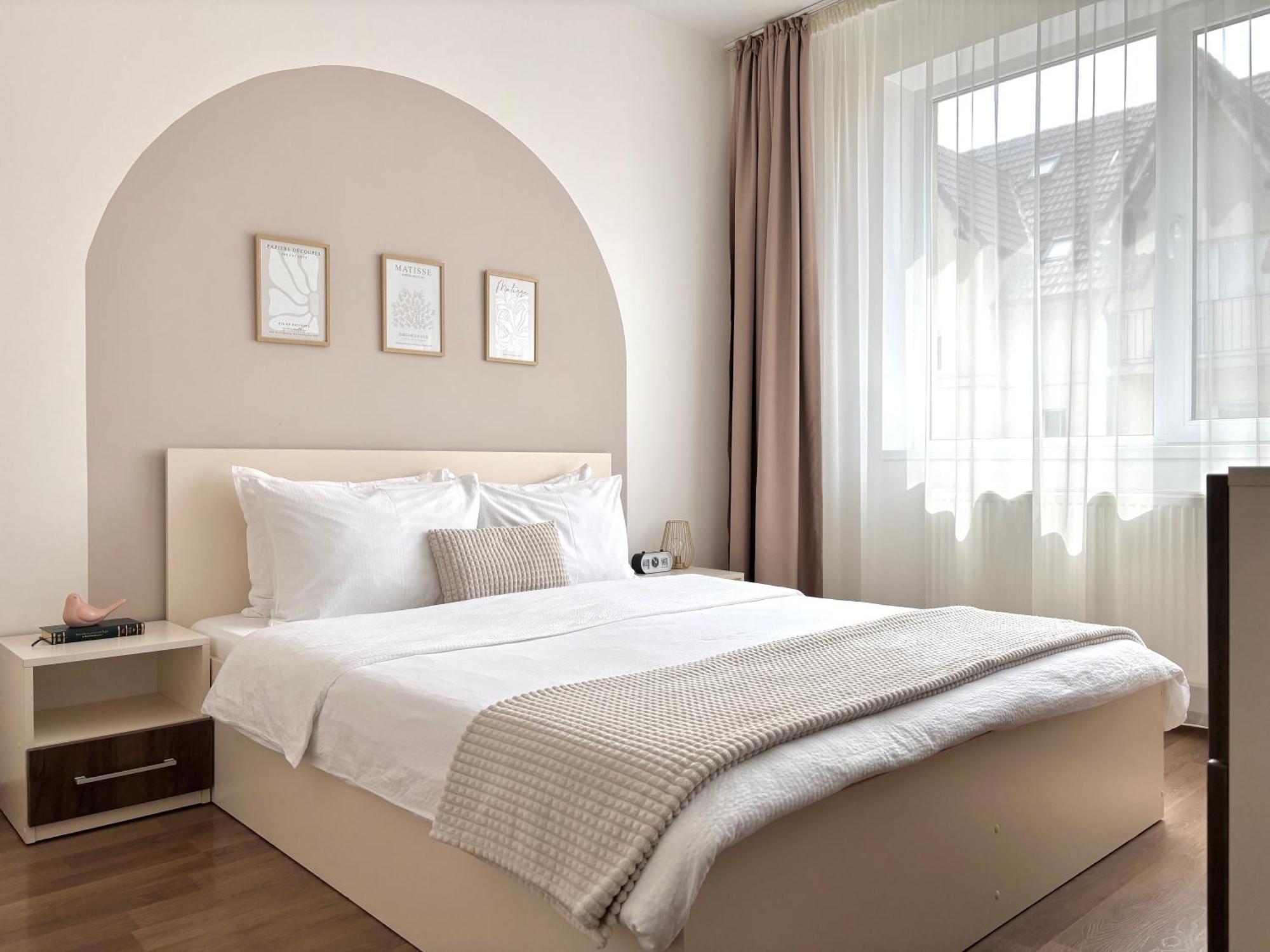 Wanderlust Home Cream, Rasnov Apt For 4, Wifi And Free Parking Eksteriør billede