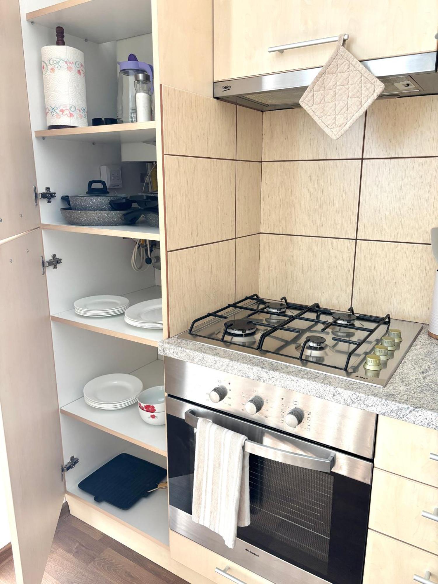 Wanderlust Home Cream, Rasnov Apt For 4, Wifi And Free Parking Eksteriør billede
