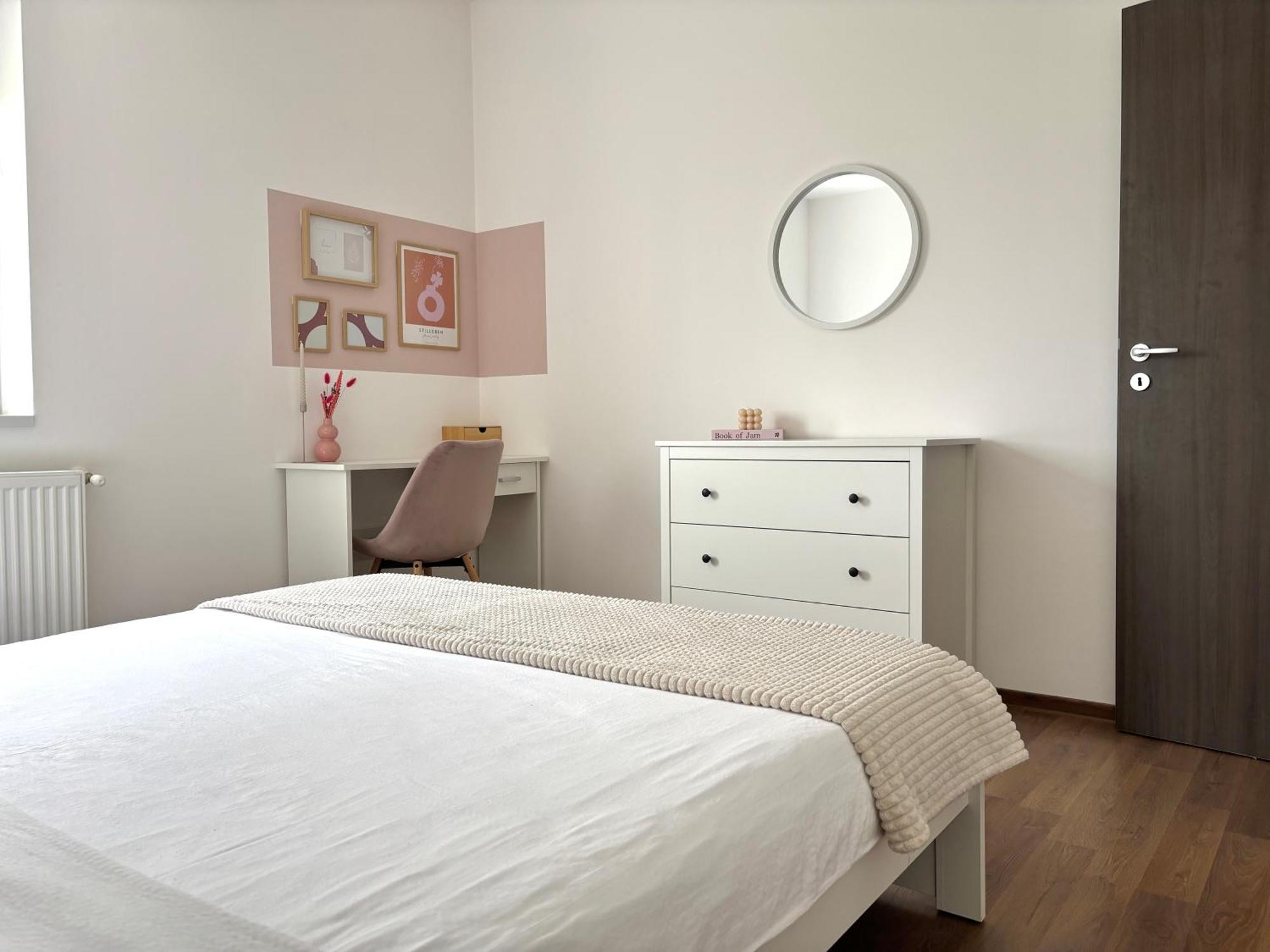 Wanderlust Home Cream, Rasnov Apt For 4, Wifi And Free Parking Eksteriør billede
