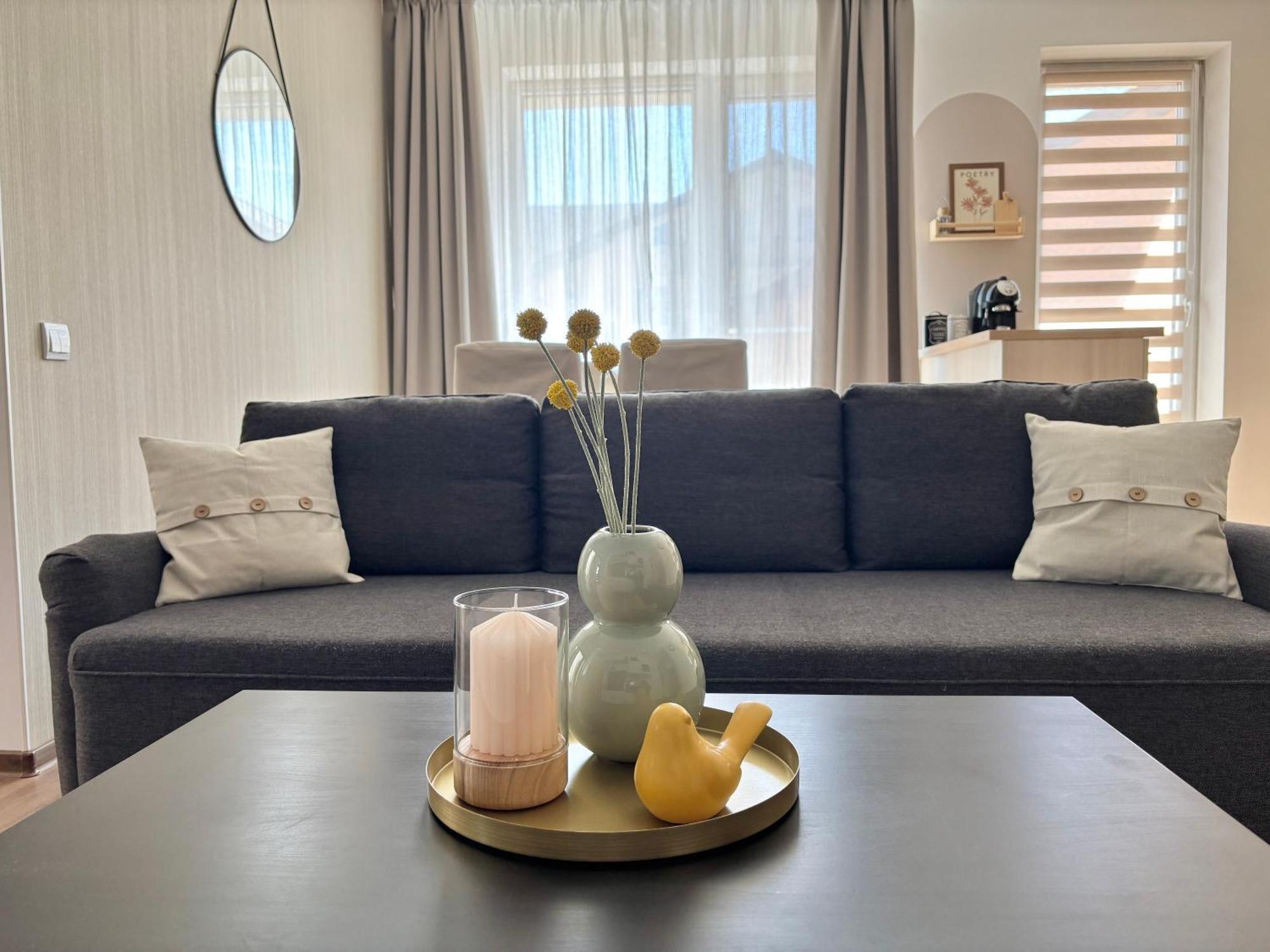 Wanderlust Home Cream, Rasnov Apt For 4, Wifi And Free Parking Eksteriør billede
