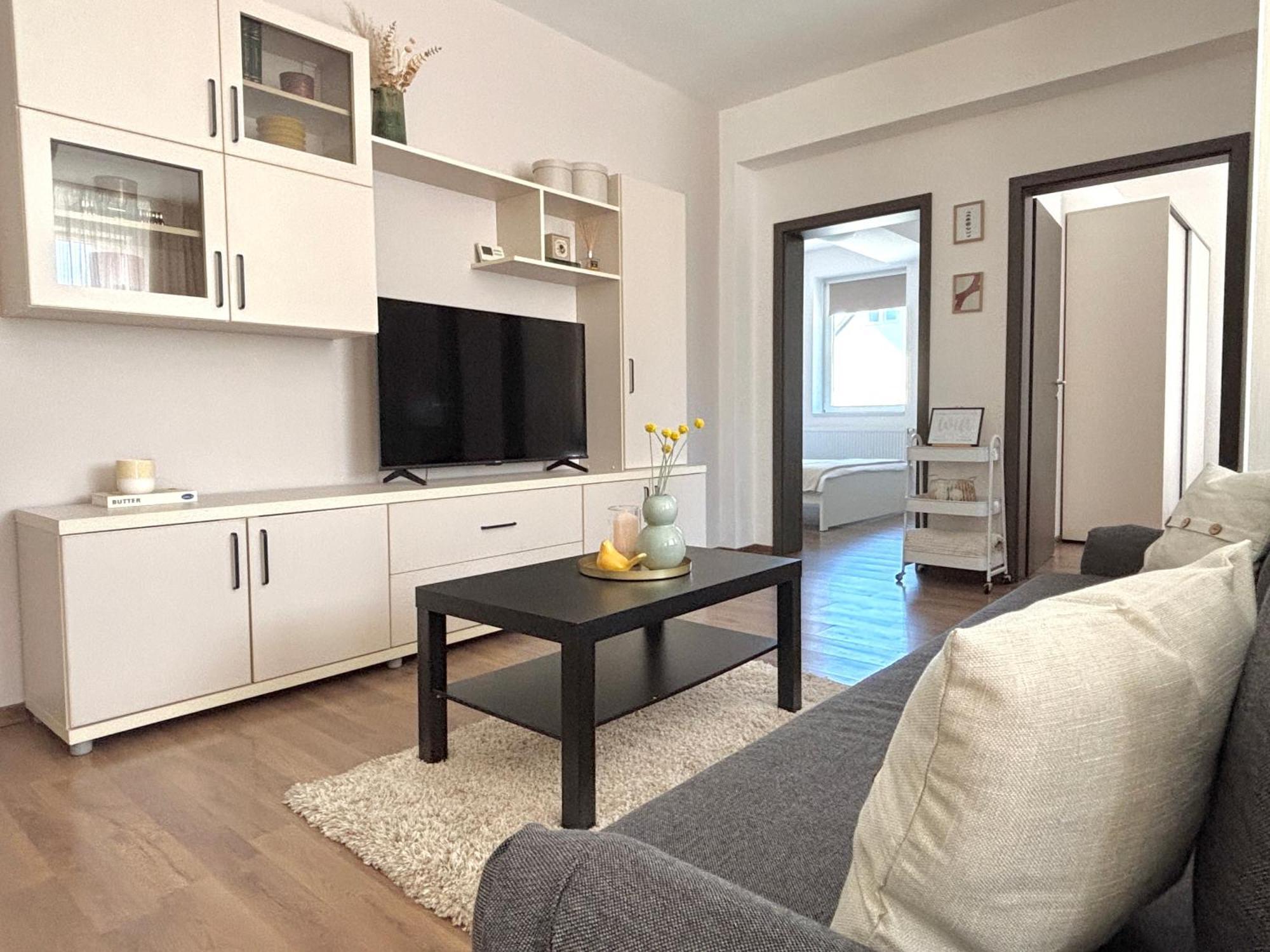 Wanderlust Home Cream, Rasnov Apt For 4, Wifi And Free Parking Eksteriør billede
