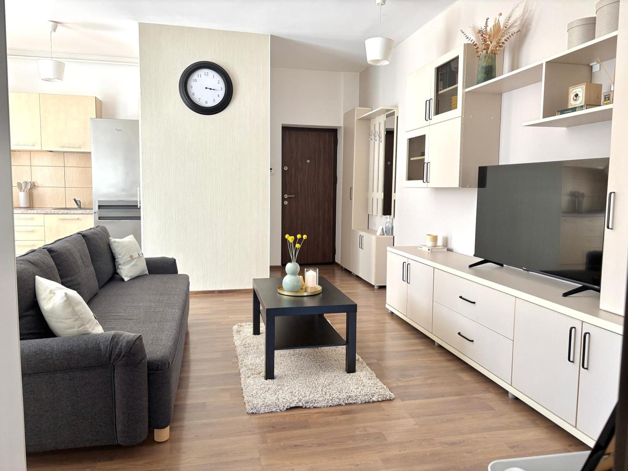 Wanderlust Home Cream, Rasnov Apt For 4, Wifi And Free Parking Eksteriør billede